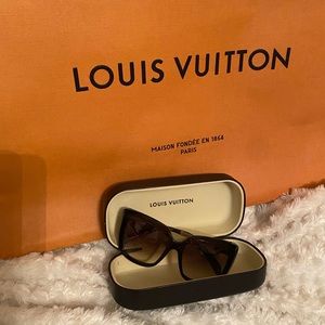 Authentic Women’s LV sunglasses. Like new.